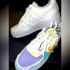 Brand New Womens Nike Air Force 1 “ Tear away” design.